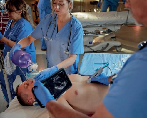 SonoSite iViz手持式超聲儀適合用戶的手掌。 在床邊和現(xiàn)場惡劣的臨床環(huán)境中，它都能提供快速解答。 它結(jié)合了卓越的成像性能，超機(jī)動性和單手操作，同時允許操作員與同事協(xié)作并共享信息。 ＃RSNA19 #RSNA＃RSNA2019 #POCUS